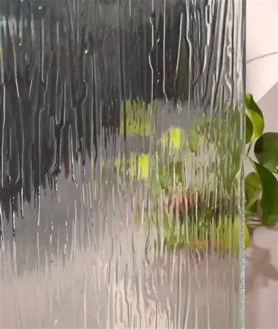 กระจกลายใส