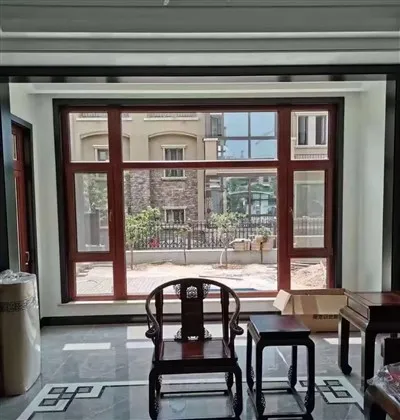 กระจกสะท้อนแสงใส